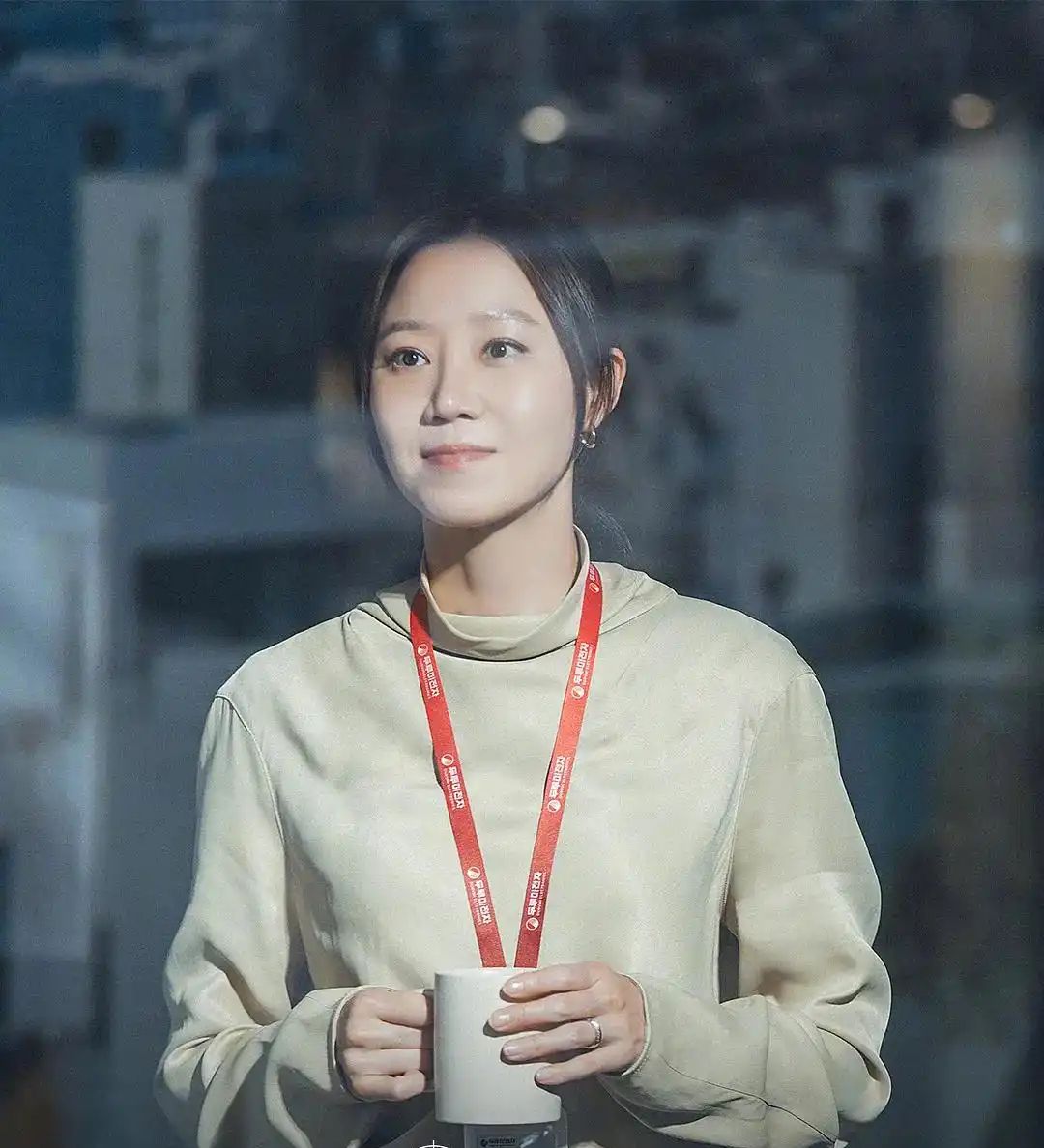 杀手妈咪：白天带娃开会，晚上暗杀任务，丈夫竟是追查她的记者